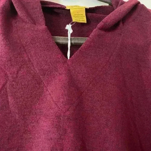 Sale! NWT Daisy Hooded Pullover, Cropped Burgundy lightweight top Size Large - Picture 3 of 7